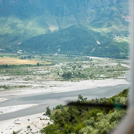 Gæstehus - Panoramic View Of Vjosa River Tepelene